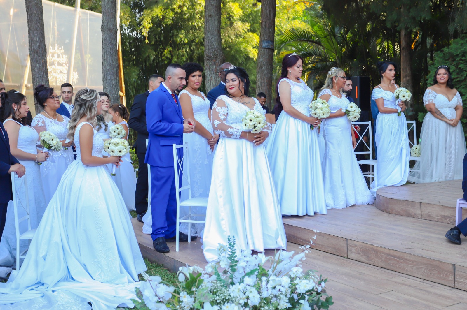 PREFEITURA DE ARUJÁ CELEBRA A UNIÃO DE 33 CASAIS EM 3ª EDIÇÃO DO CASAMENTO COMUNITÁRIO