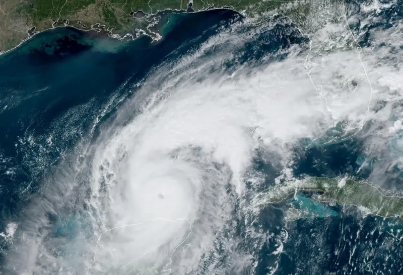 FURACÃO MILTON SE APROXIMA DA FLÓRIDA E GERA ALERTAS DE EVACUAÇÃO