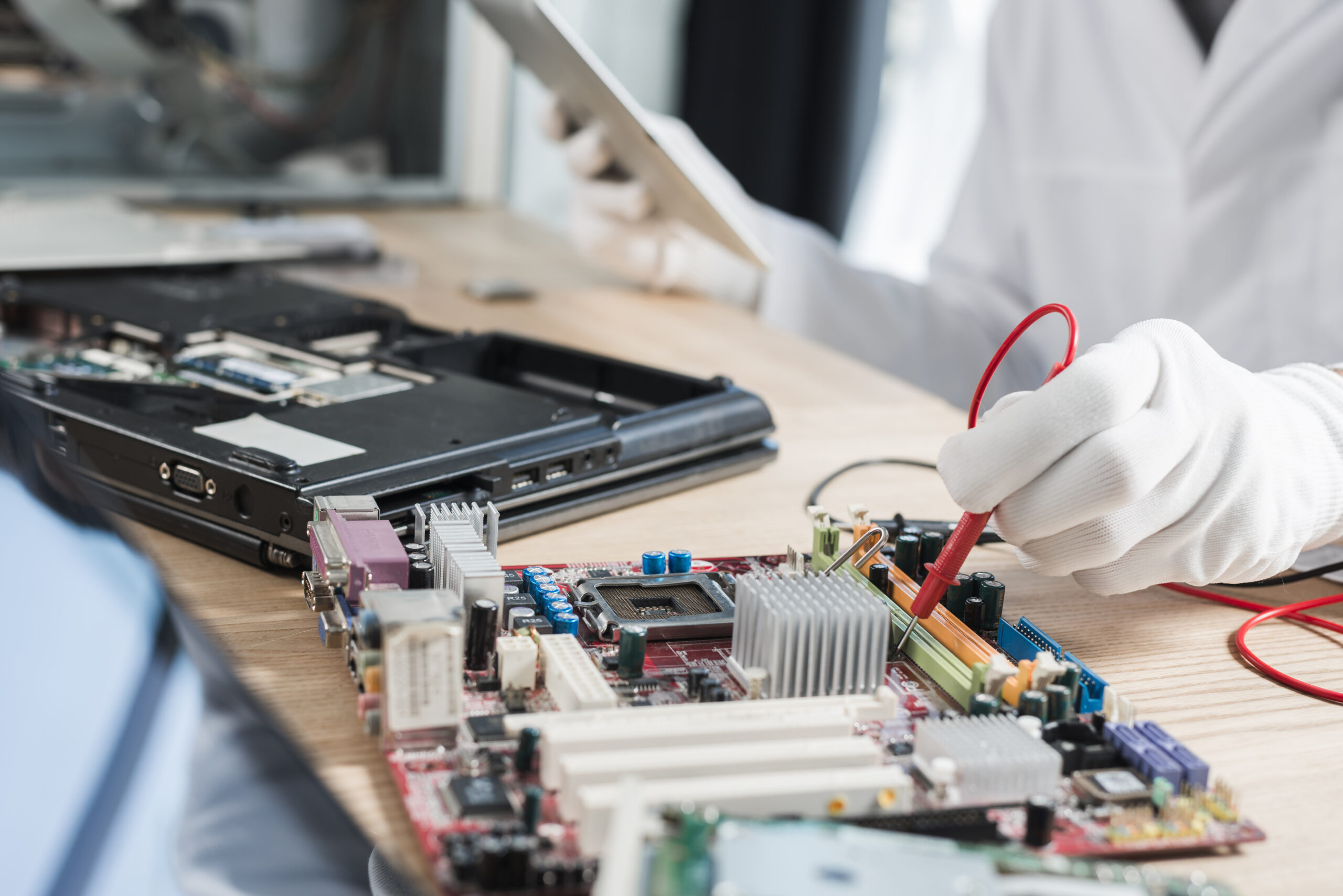 INSCRIÇÕES ABERTAS PARA CURSO GRATUITO DE MANUTENÇÃO DE MICROCOMPUTADORES E NOTEBOOKS EM ARUJÁ