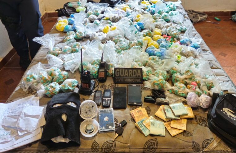 GCM DE ITAQUÁ APREENDE 6,1 MIL PORÇÕES DE ENTORPECENTES E RECUPERA CARGA ROUBADA