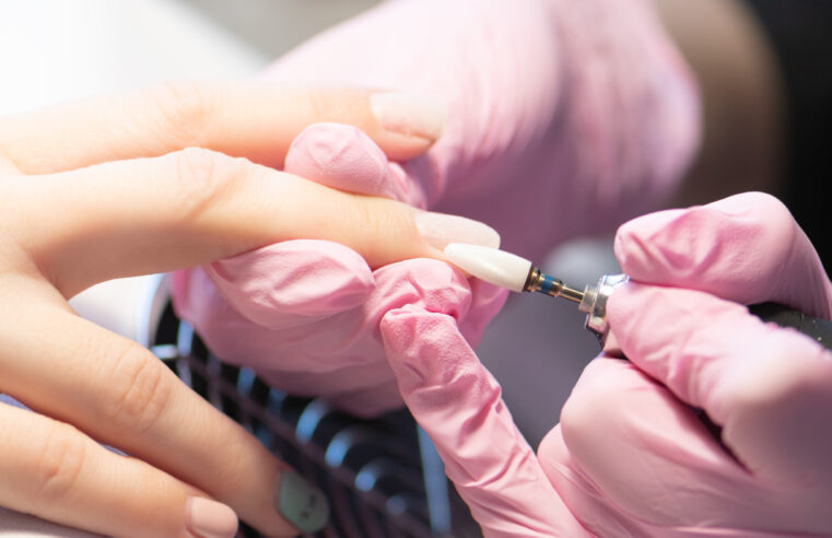 POÁ ABRE INSCRIÇÕES PARA CURSOS GRATUITOS DE ESMALTAÇÃO EM GEL E BLINDAGEM DE UNHAS