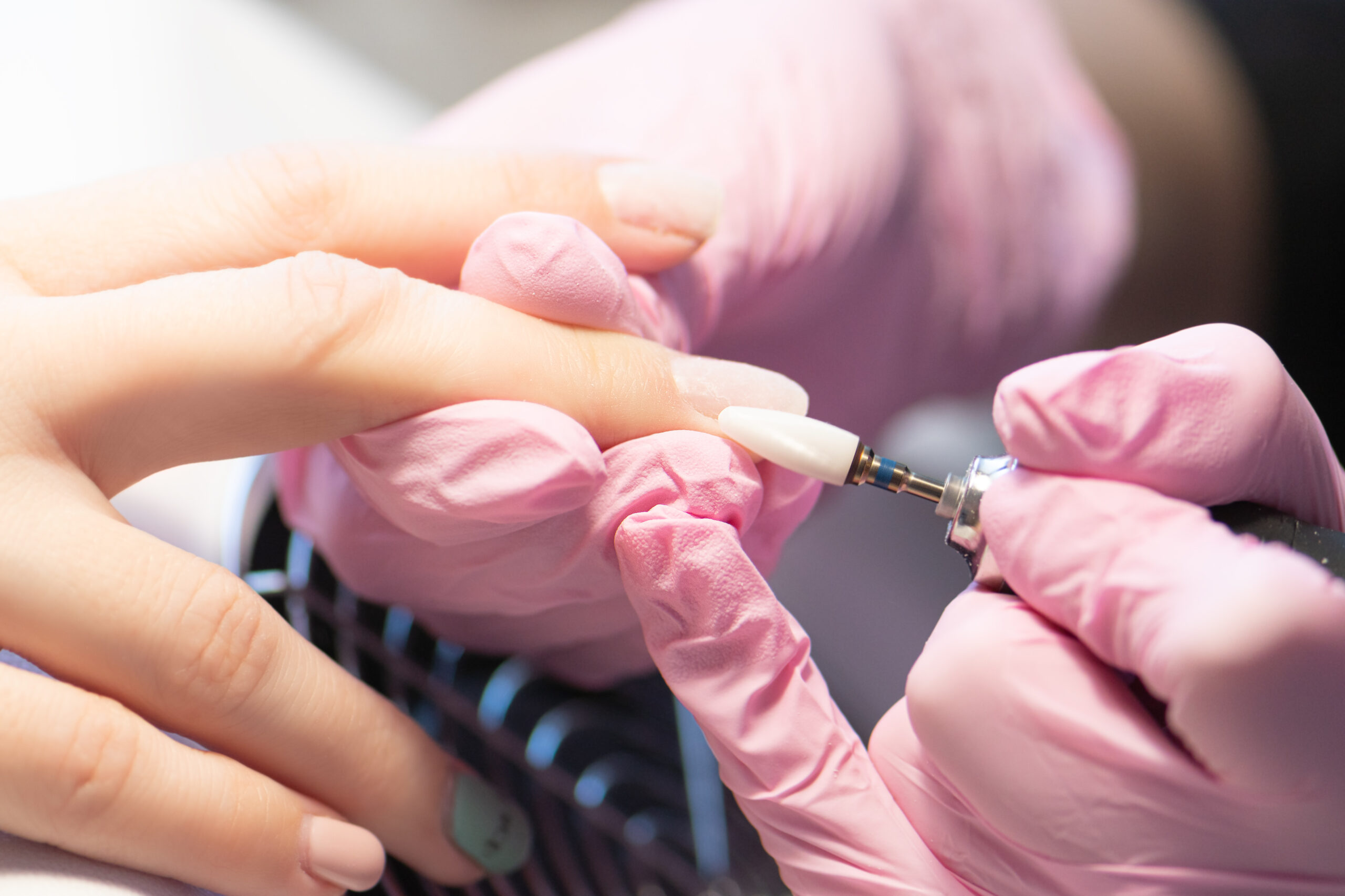 POÁ ABRE INSCRIÇÕES PARA CURSOS GRATUITOS DE ESMALTAÇÃO EM GEL E BLINDAGEM DE UNHAS