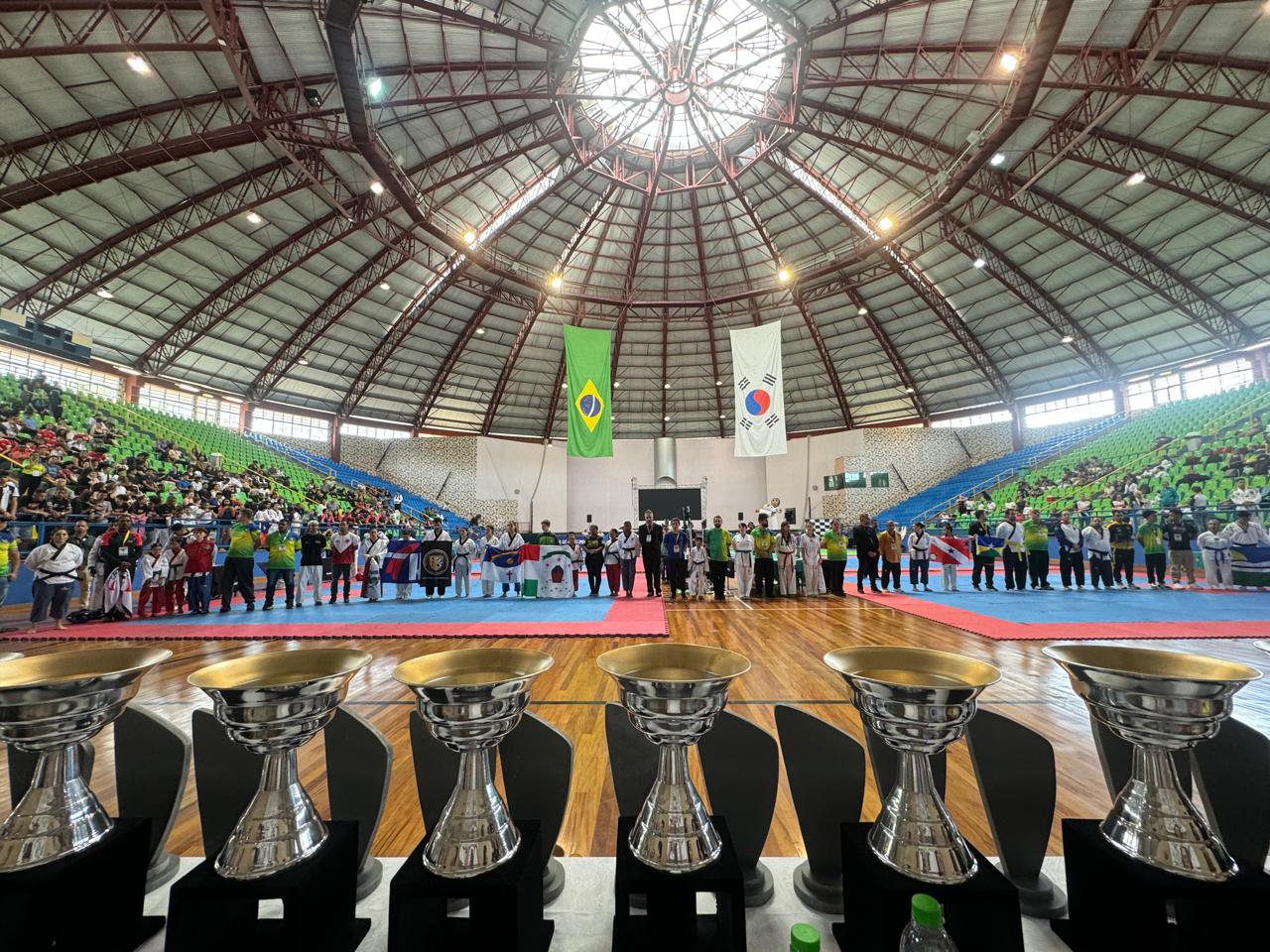 ARUJÁ SEDIA 16ª COPA AMÉRICA DE TAEKWONDO E ATLETAS DO VIVA ESPORTE CONQUISTAM 33 MEDALHAS