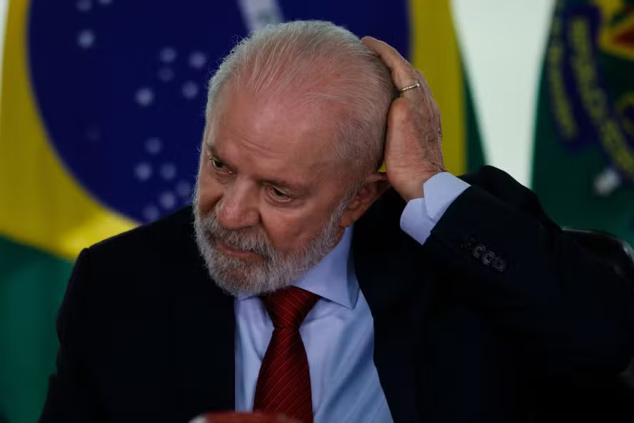 PRESIDENTE LULA SOFRE TRAUMATISMO CRANIANO E CANCELA VIAGEM À RÚSSIA
