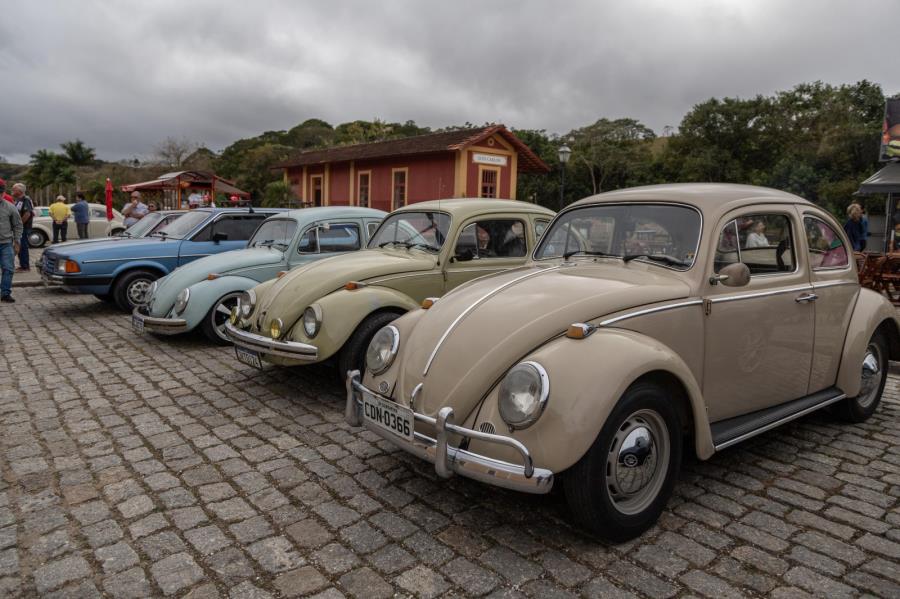 ENCONTRO DE CARROS CLÁSSICOS AGITA GUARAREMA NESTE DOMINGO