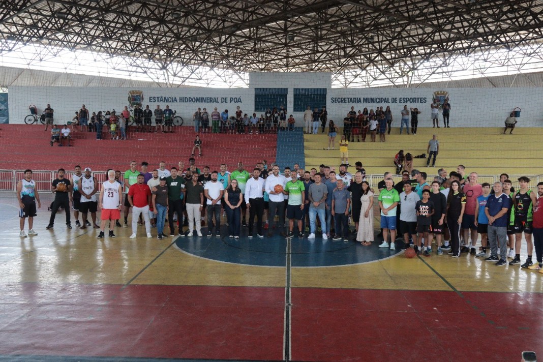 GINÁSIO AMÉRICO FRANCO RETOMA ATIVIDADES COM PARTIDA FESTIVA DE BASQUETE