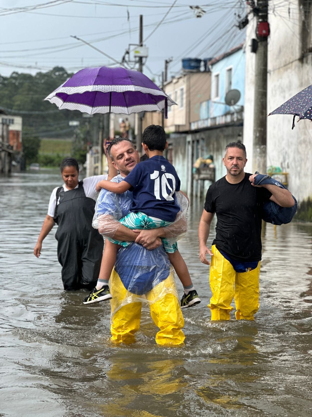ITAQUÁ DECRETA EMERGÊNCIA APÓS CHUVAS INTENSAS