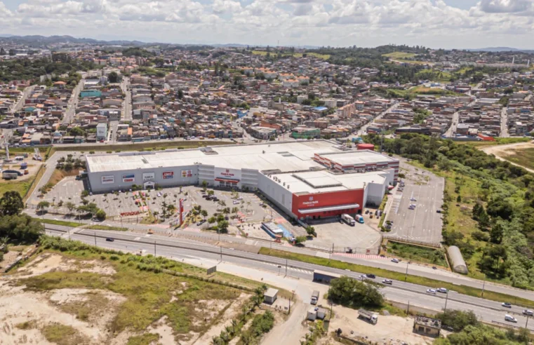 ITÁQUA PARK SHOPPING CELEBRA MÊS DA MULHER COM SHOW COVER DE PITTY