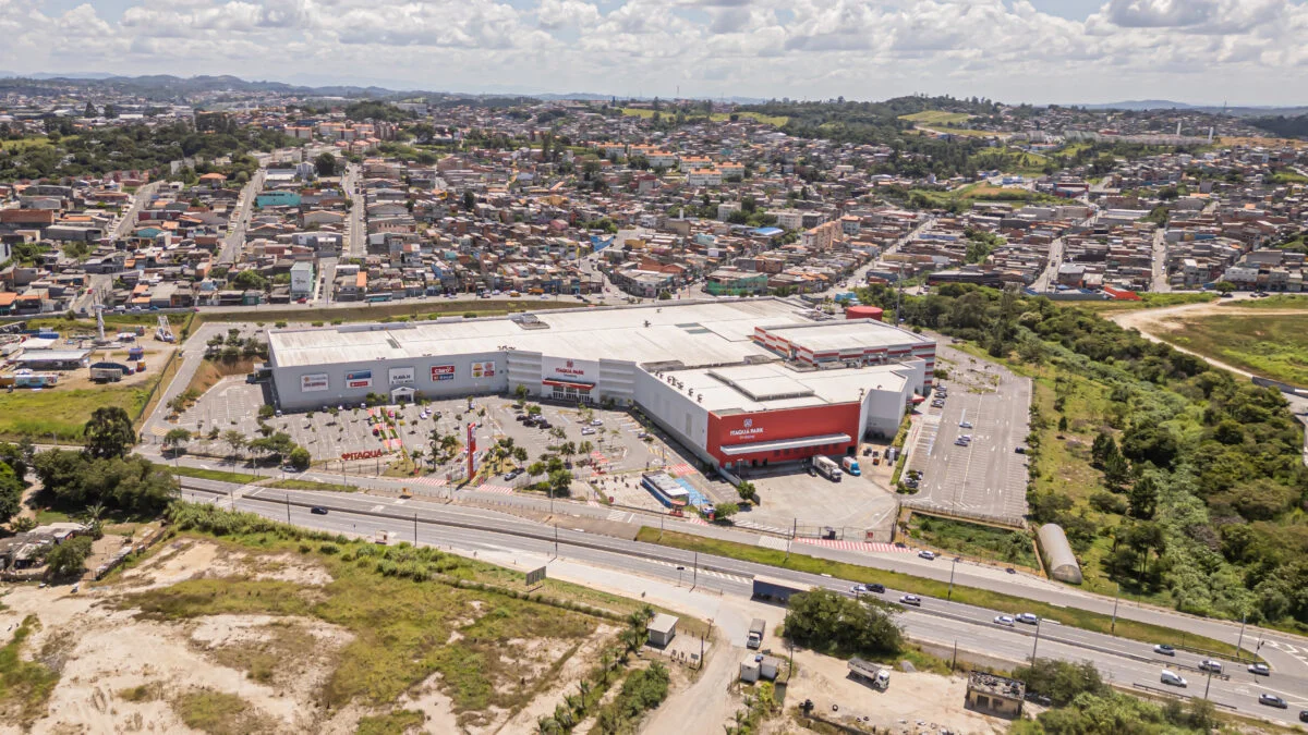 ITÁQUA PARK SHOPPING CELEBRA MÊS DA MULHER COM SHOW COVER DE PITTY