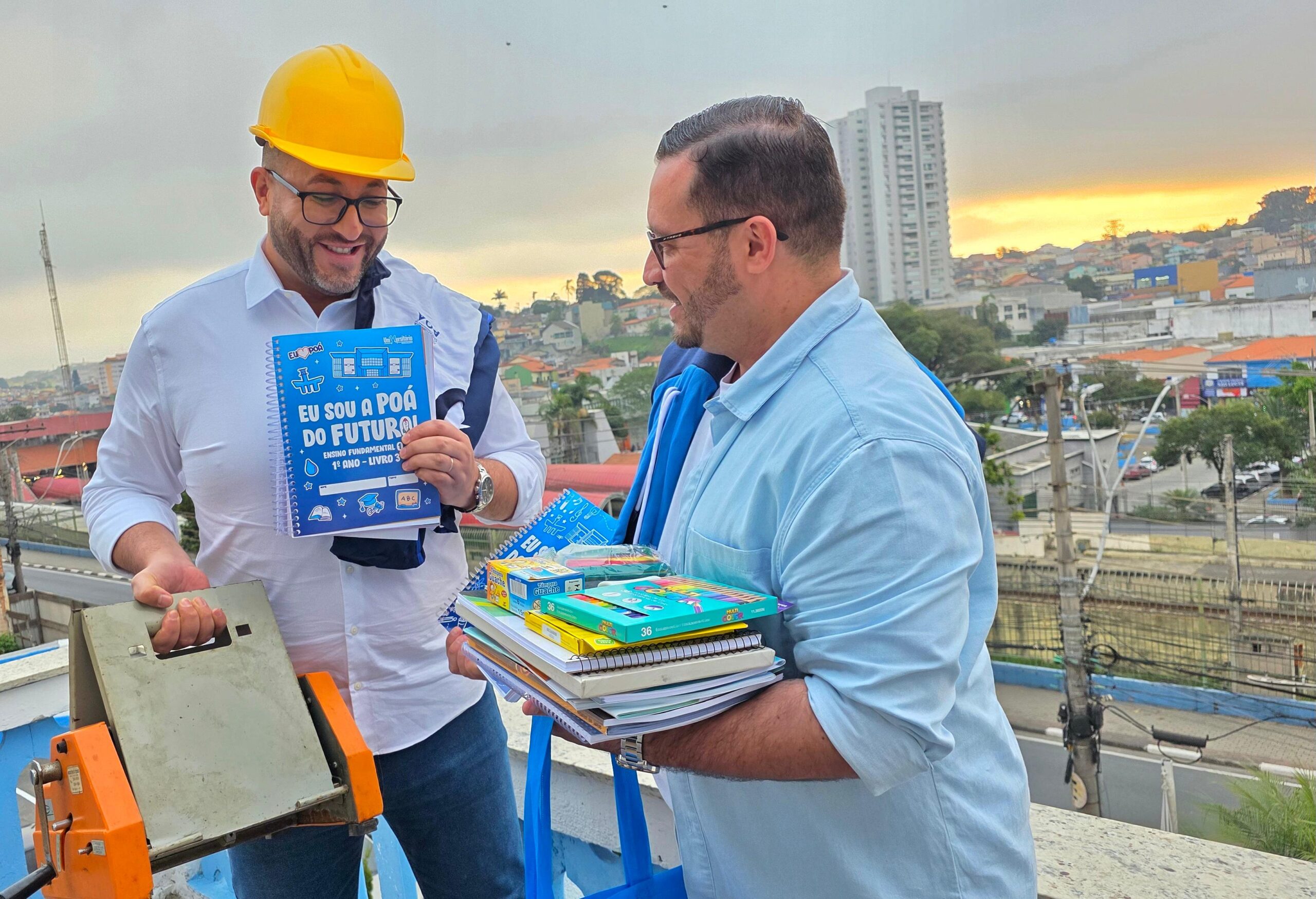 POÁ INICIA SEMESTRE COM ENTREGA DE APOSTILAS DO SISTEMA UNIVERSITÁRIO PARA A REDE MUNICIPAL