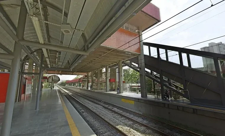 PASSAGEIRA SE FERE APÓS HOMEM SACAR FACA EM TREM DA LINHA-11, EM POÁ