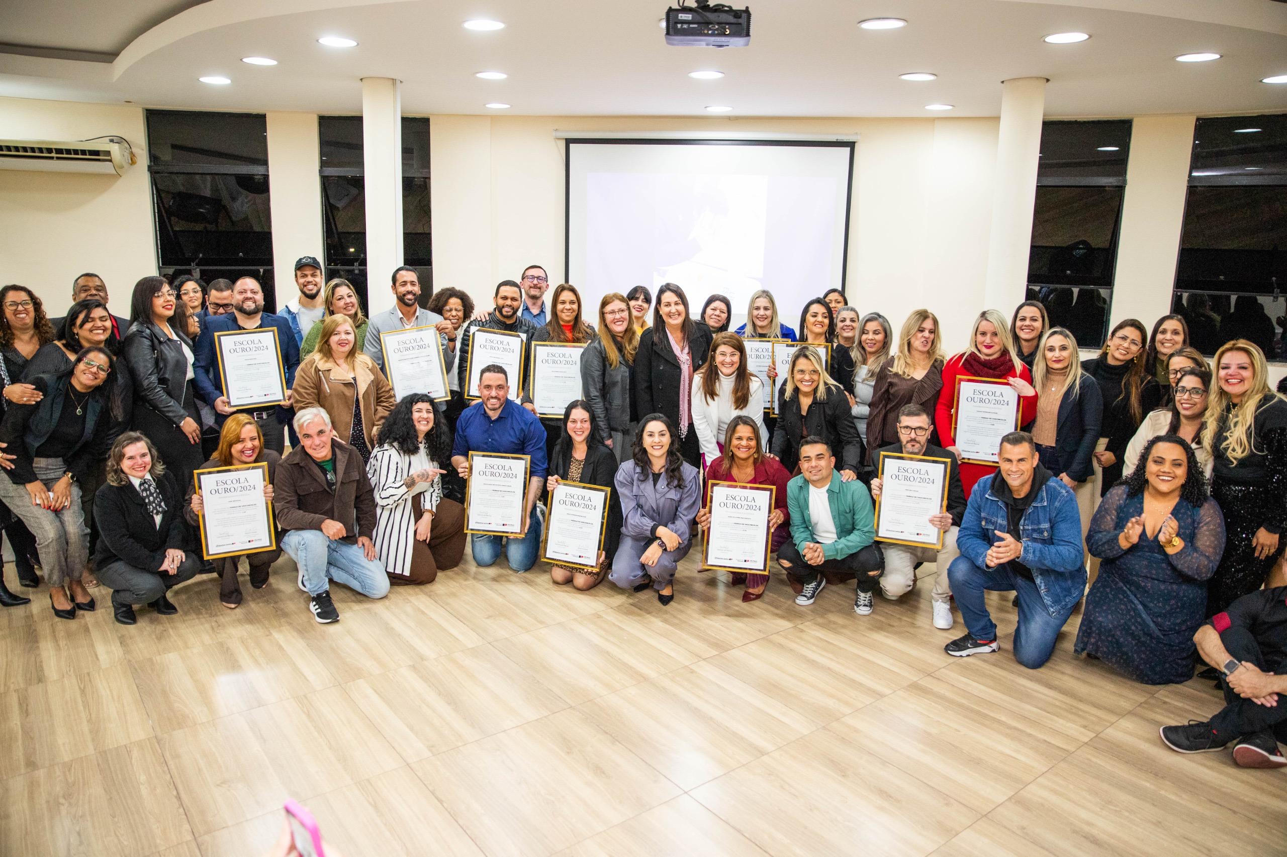 FERRAZ PREMIA ESCOLAS PELO DESTAQUE NO ÍNDICE DE EXCELÊNCIA EDUCACIONAL