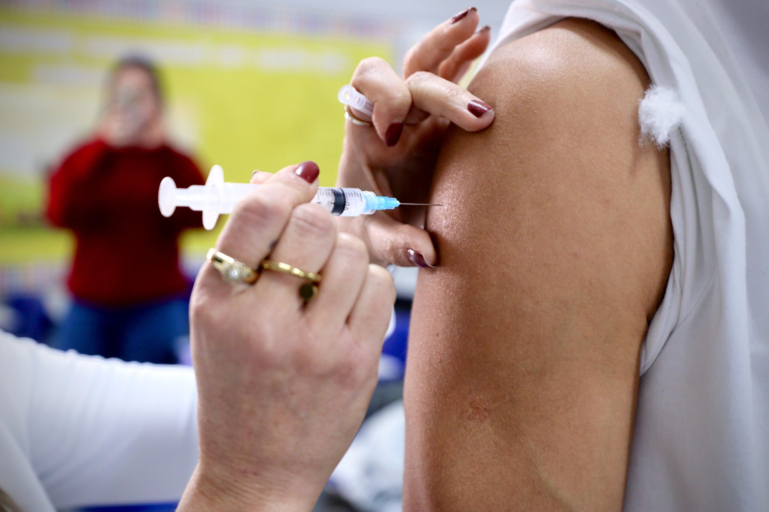 FERRAZ REALIZA CAMPANHA DE VACINAÇÃO CONTRA HPV PARA JOVENS DE 15 A 19 ANOS