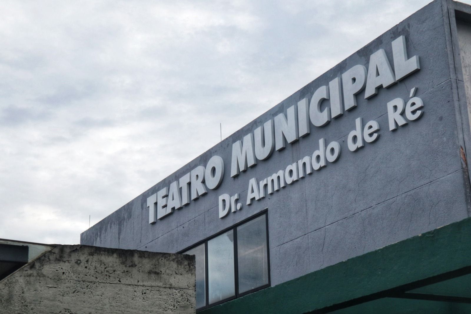 TEATRO ARMANDO DE RÉ RECEBE ESPETÁCULO “ENTRE OS TRÓPICOS E O ORIENTE”