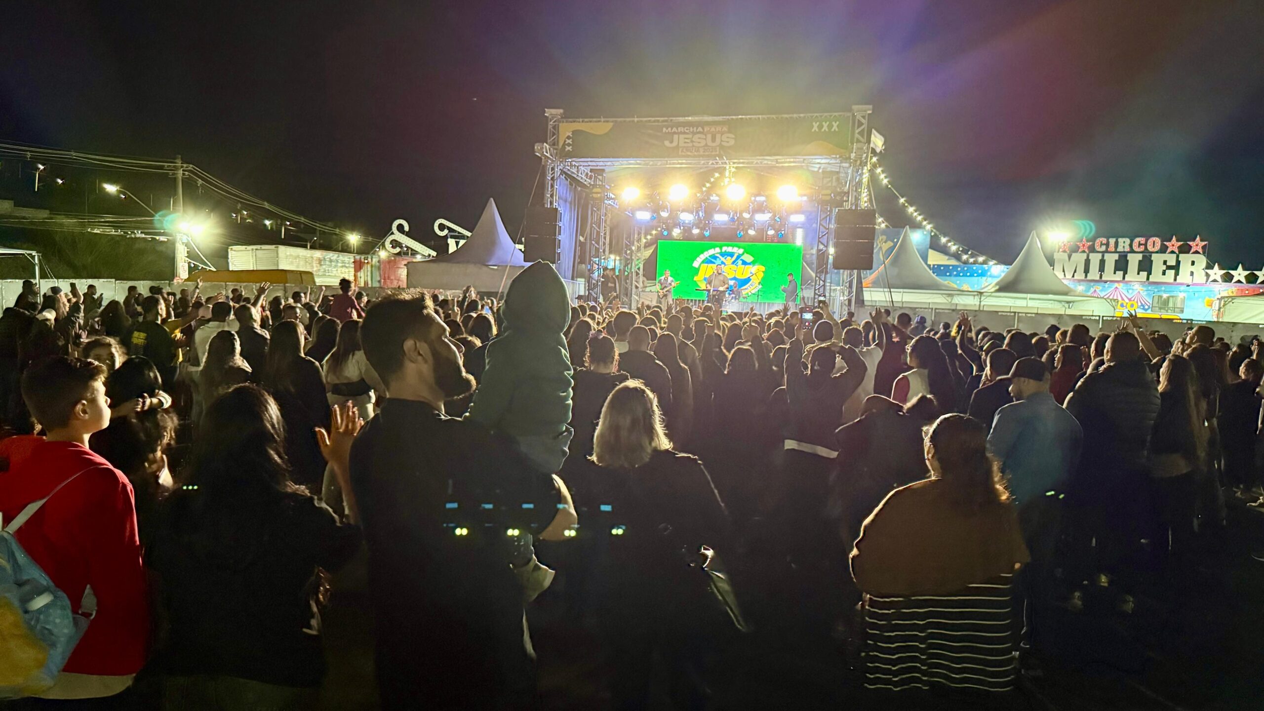 MARCHA PARA JESUS REÚNE MILHARES EM ARUJÁ EM UM DIA DE FÉ E LOUVOR