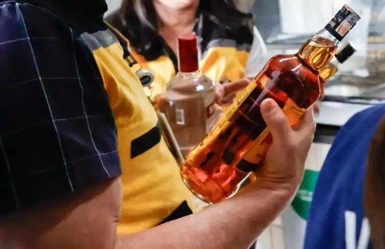 FORÇA-TAREFA FISCALIZA COMÉRCIOS SUSPEITOS DE VENDER BEBIDAS ADULTERADAS