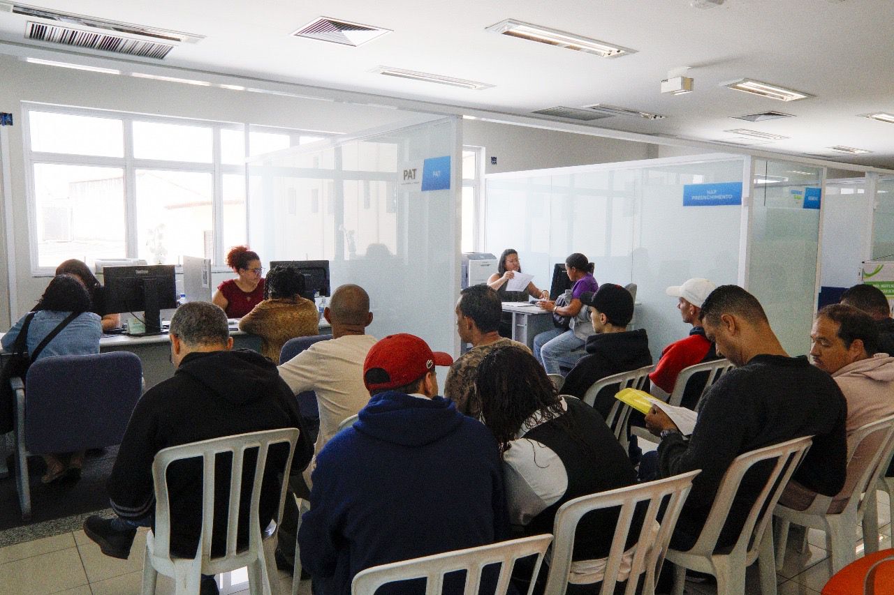 MUTIRÃO DE EMPREGO DE POÁ REGISTRA CENTENAS DE ATENDIMENTOS E CONTRATAÇÕES IMEDIATAS