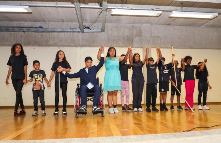 CAMINHADA PELA INCLUSÃO MOBILIZA FERRAZ NO DIA INTERNACIONAL DA PESSOA COM DEFICIÊNCIA