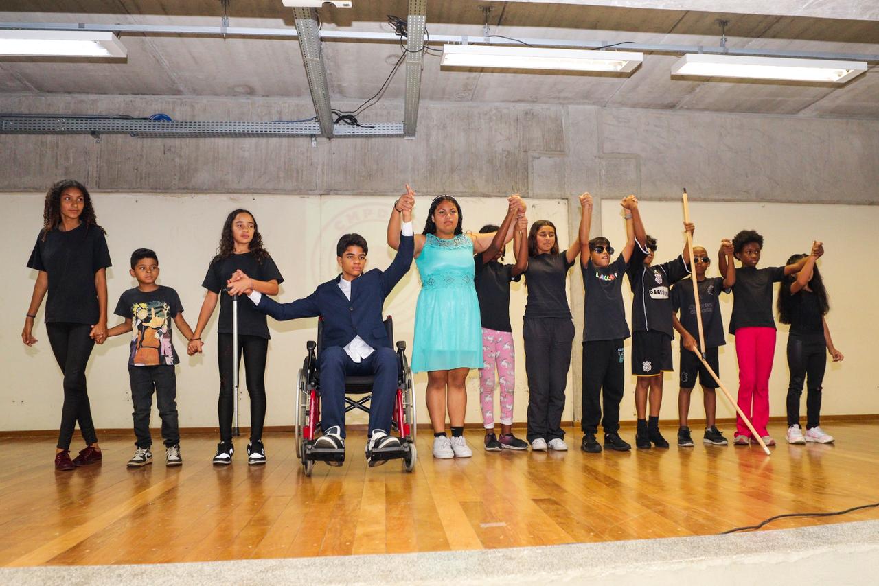 CAMINHADA PELA INCLUSÃO MOBILIZA FERRAZ NO DIA INTERNACIONAL DA PESSOA COM DEFICIÊNCIA