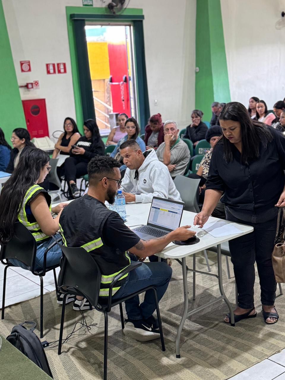 ITAQUÁ ABRE SELEÇÃO PARA 2 MIL VAGAS TEMPORÁRIAS DE FIM DE ANO