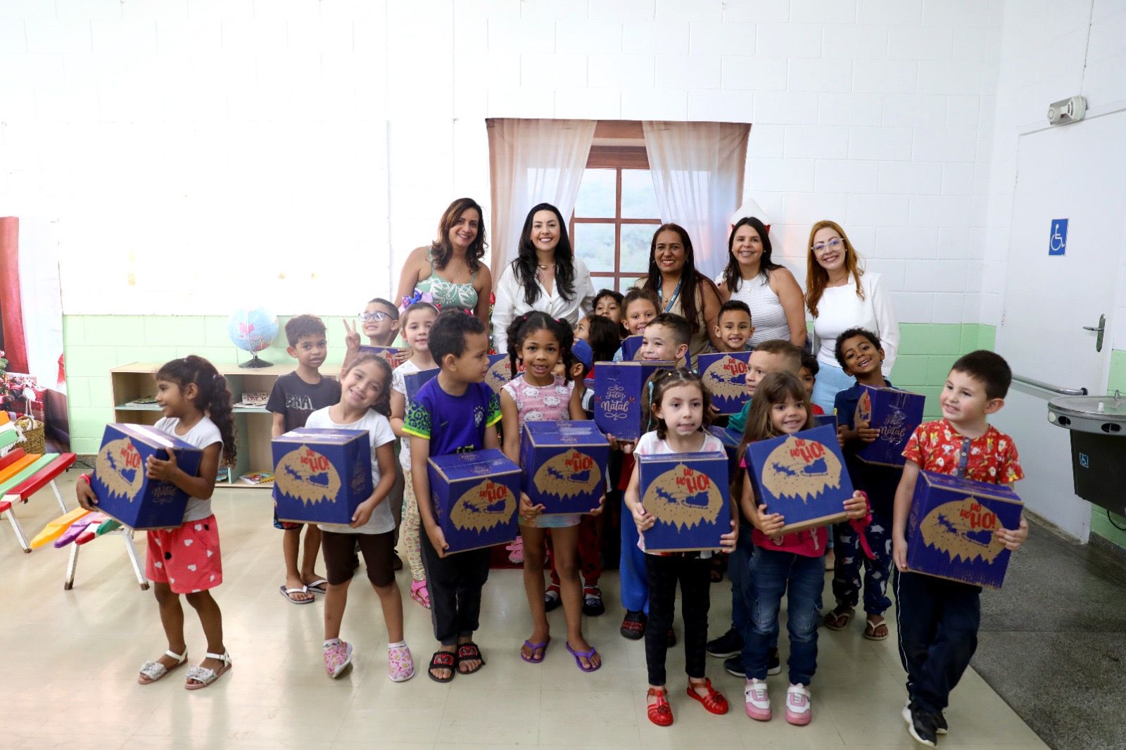 KITS NATALINOS COMEÇAM A SER ENTREGUES EM FERRAZ DE VASCONCELOS