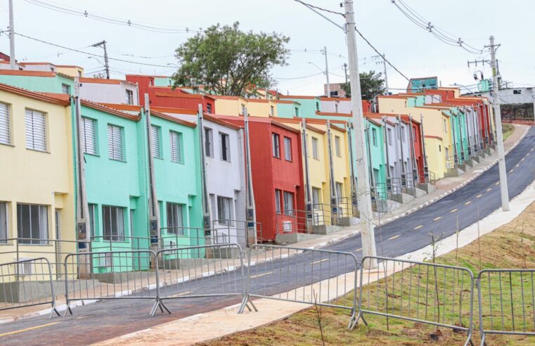 ESTADO E PREFEITURA ENTREGAM 188 CASAS NA VILA SÃO PAULO, EM FERRAZ DE VASCONCELOS
