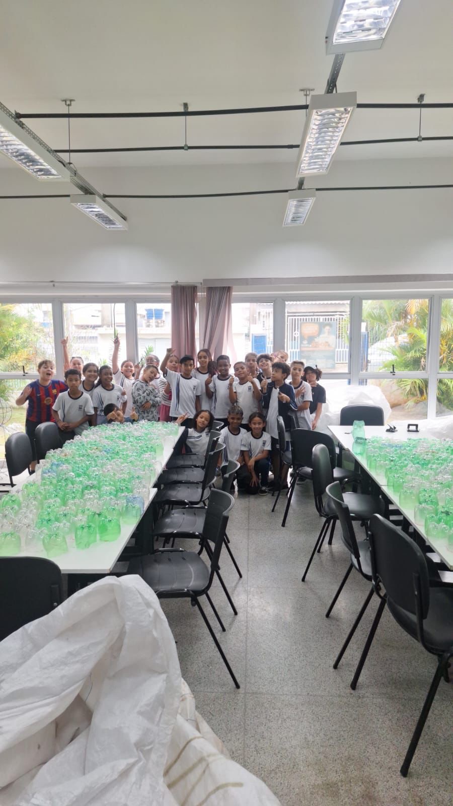 EXPOSIÇÃO DE PÁSCOA ECOLÓGICA TRANSFORMA GARRAFAS PET EM ARTE