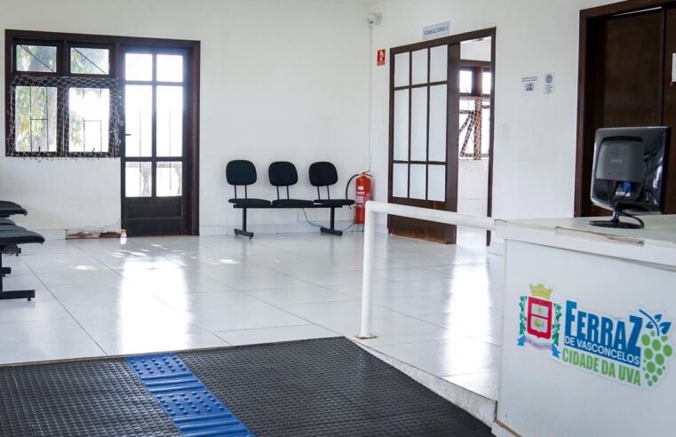 ALUNOS DA REDE MUNICIPAL PARTICIPAM DE VISITA EDUCATIVA À CLÍNICA VETERINÁRIA EM FERRAZ