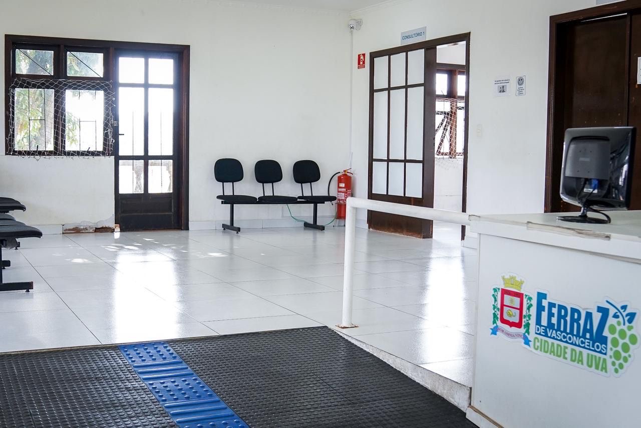 ALUNOS DA REDE MUNICIPAL PARTICIPAM DE VISITA EDUCATIVA À CLÍNICA VETERINÁRIA EM FERRAZ