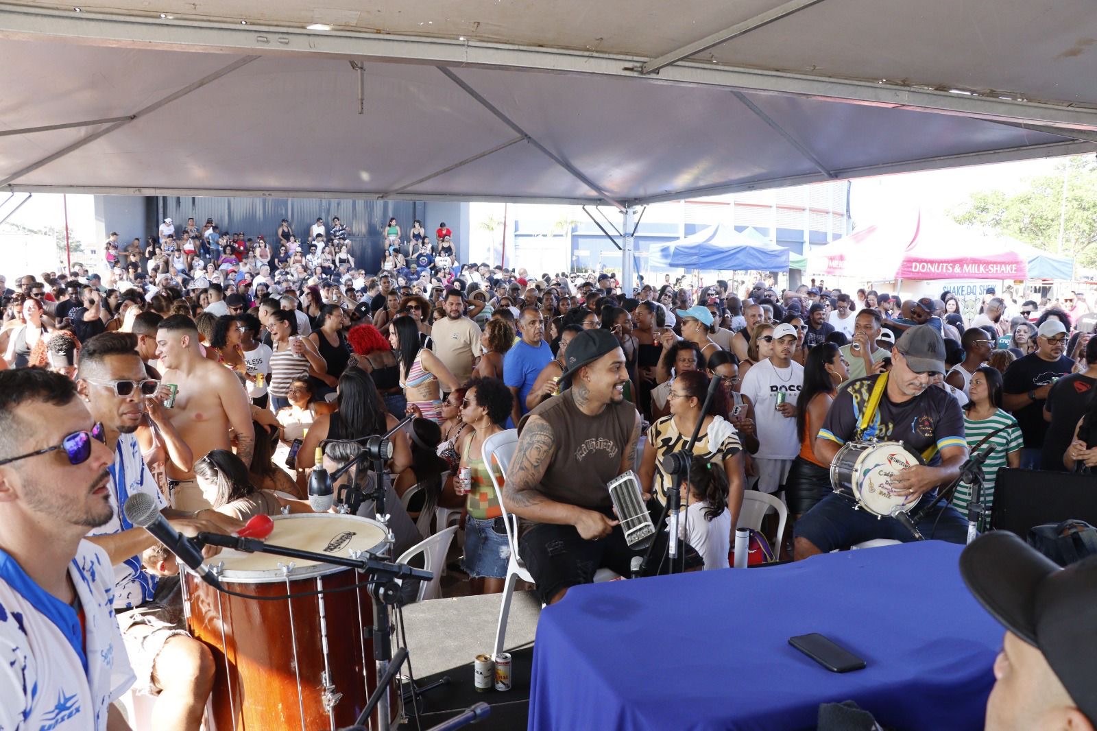 MAX FEFFER RECEBE ‘SAMBA NO PARQUE’ COM PROGRAMAÇÃO GRATUITA NESTE DOMINGO (03)