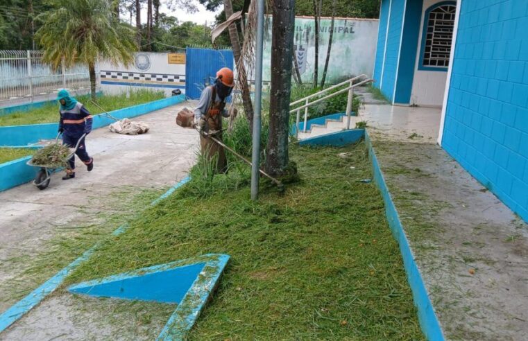 EXPOSIÇÃO DE PÁSCOA ECOLÓGICA TRANSFORMA GARRAFAS PET EM ARTE