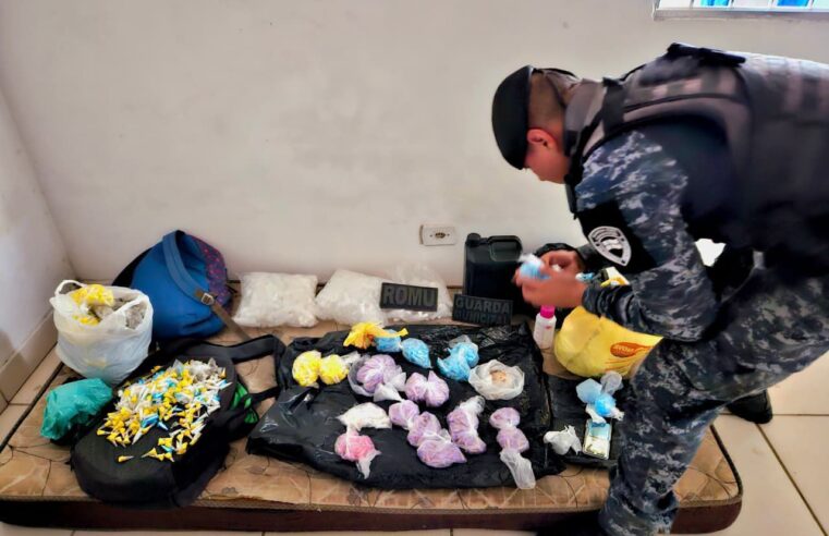 GCM DE ITAQUÁ DESCOBRE CASA-BOMBA COM 2,4 MIL ENTORPECENTES