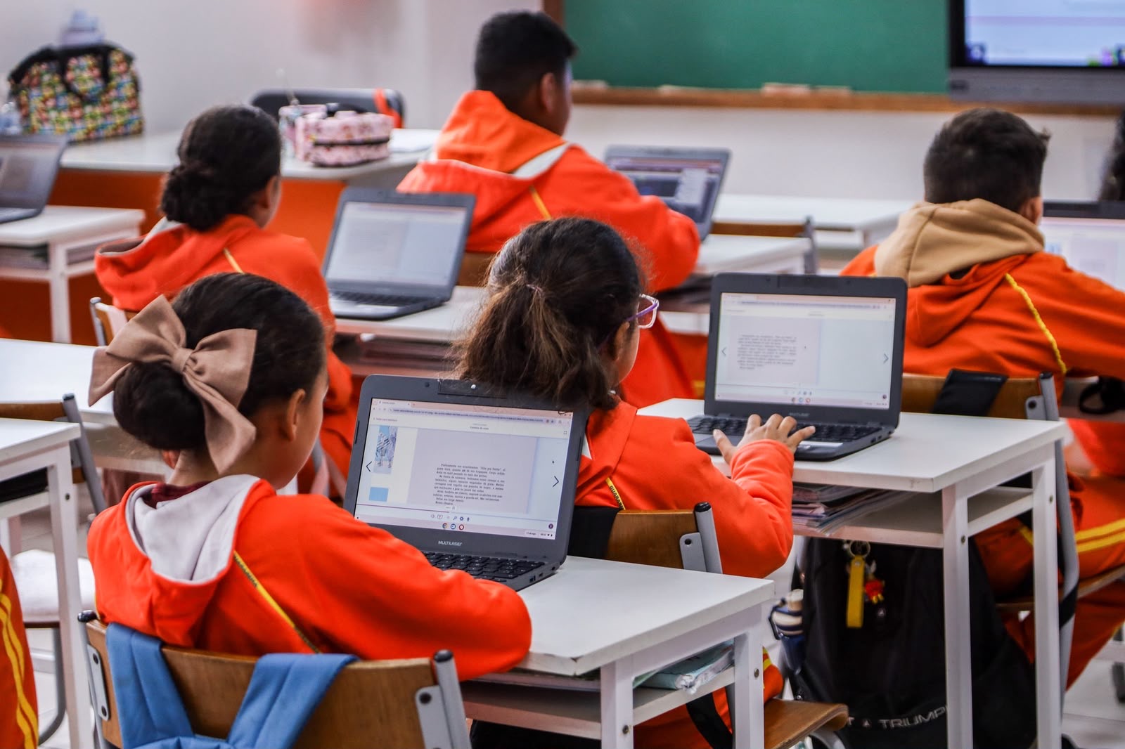 GUARAREMA AMPLIA USO DE TECNOLOGIA NAS ESCOLAS COM NOVOS CHROMEBOOKS